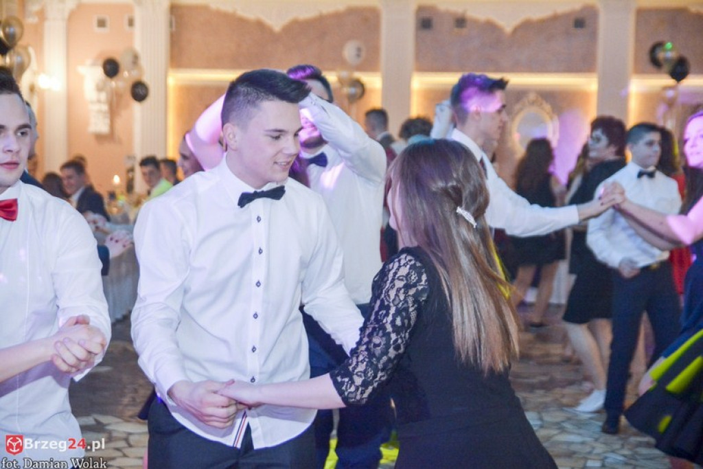 Studniówki 2017: Bal maturalny Zespołu Szkół Zawodowych nr 1 w Brzegu [fotogaleria]