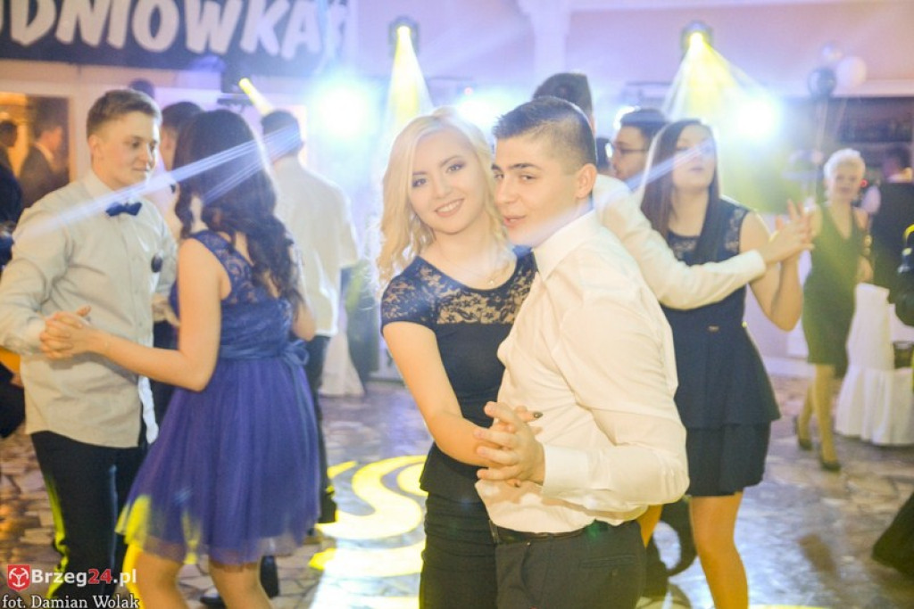Studniówki 2017: Bal maturalny Zespołu Szkół Zawodowych nr 1 w Brzegu [fotogaleria]