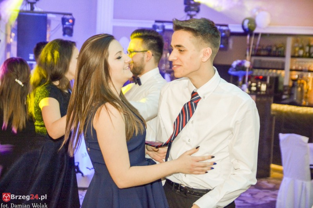 Studniówki 2017: Bal maturalny Zespołu Szkół Zawodowych nr 1 w Brzegu [fotogaleria]