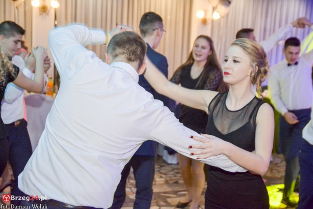 Studniówki 2017: Bal maturalny Zespołu Szkół Zawodowych nr 1 w Brzegu [fotogaleria]