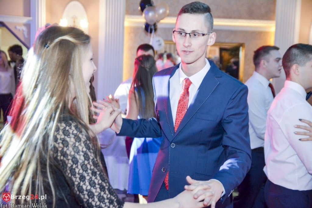 Studniówki 2017: Bal maturalny Zespołu Szkół Zawodowych nr 1 w Brzegu [fotogaleria]