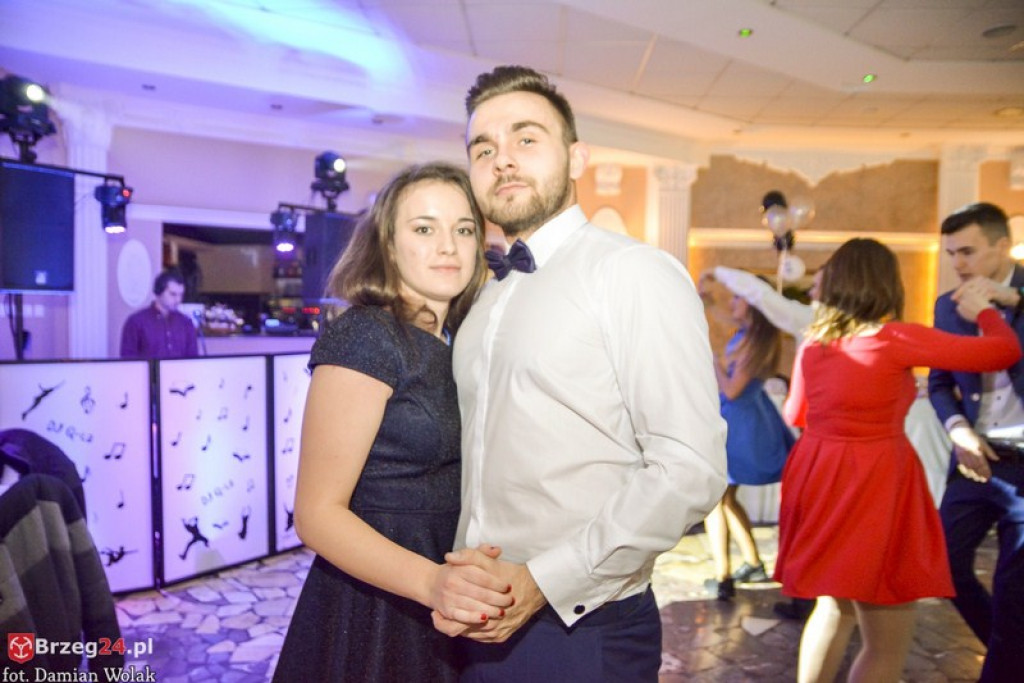 Studniówki 2017: Bal maturalny Zespołu Szkół Zawodowych nr 1 w Brzegu [fotogaleria]