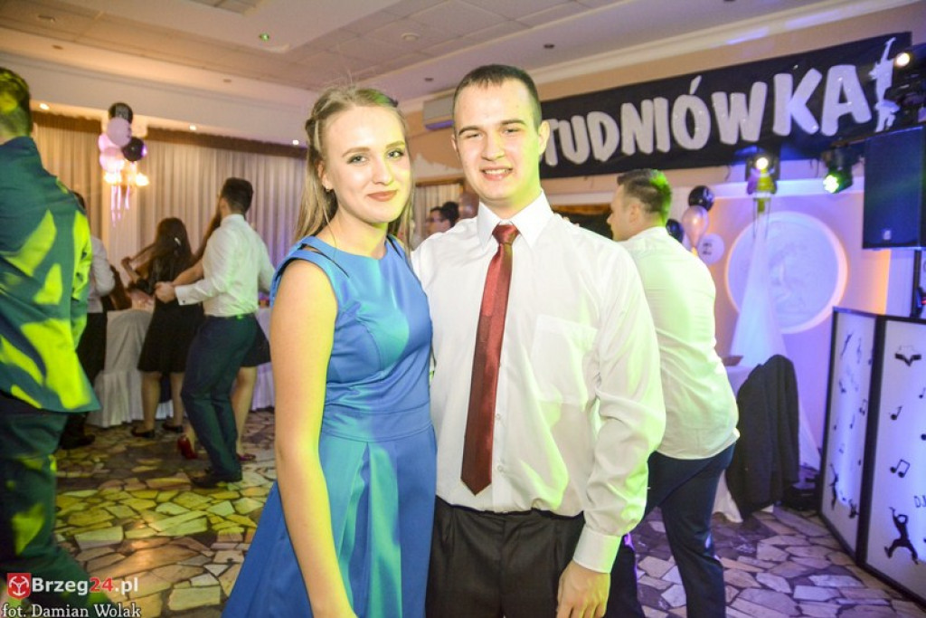Studniówki 2017: Bal maturalny Zespołu Szkół Zawodowych nr 1 w Brzegu [fotogaleria]