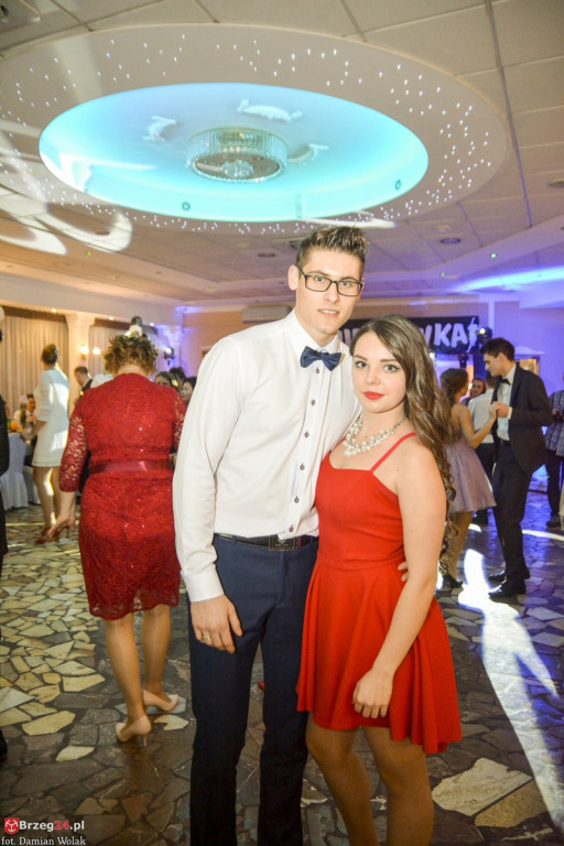 Studniówki 2017: Bal maturalny Zespołu Szkół Zawodowych nr 1 w Brzegu [fotogaleria]