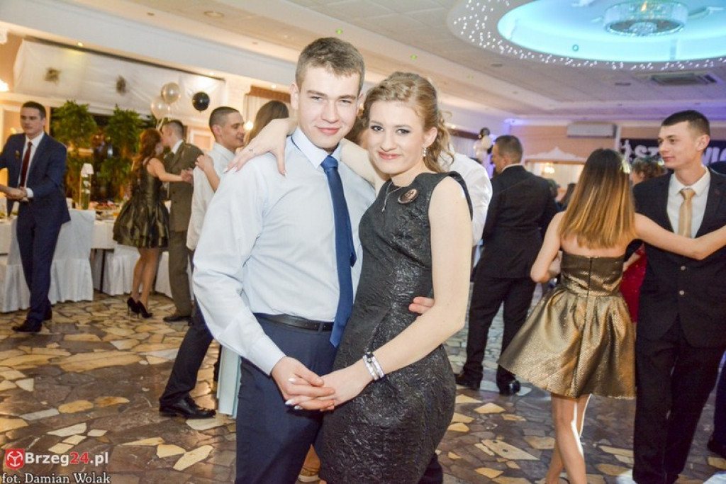 Studniówki 2017: Bal maturalny Zespołu Szkół Zawodowych nr 1 w Brzegu [fotogaleria]