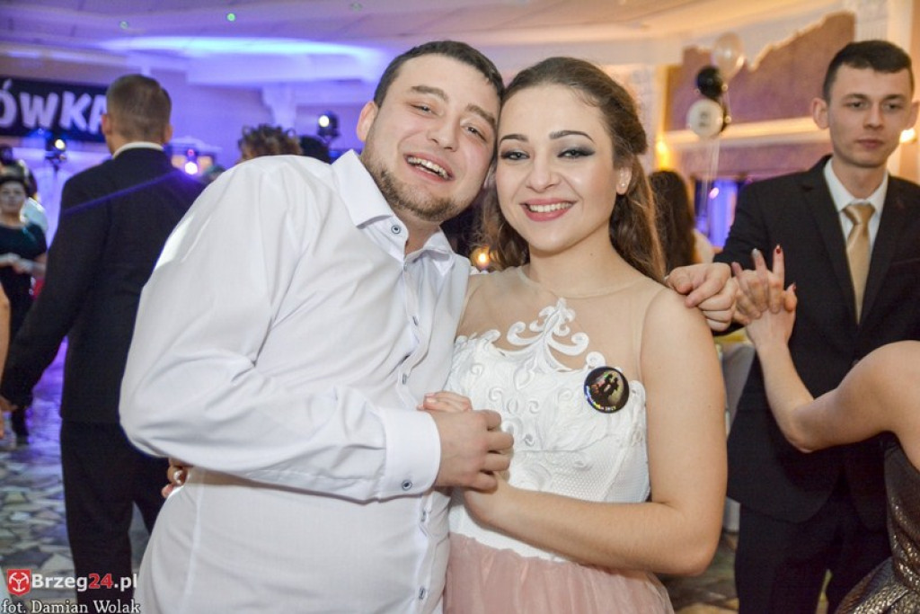 Studniówki 2017: Bal maturalny Zespołu Szkół Zawodowych nr 1 w Brzegu [fotogaleria]