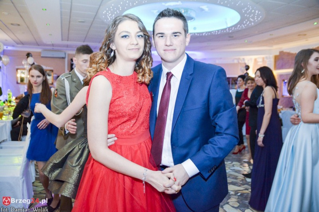 Studniówki 2017: Bal maturalny Zespołu Szkół Zawodowych nr 1 w Brzegu [fotogaleria]