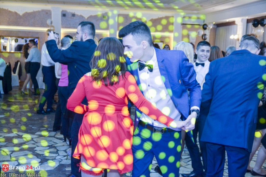 Studniówki 2017: Bal maturalny Zespołu Szkół Zawodowych nr 1 w Brzegu [fotogaleria]