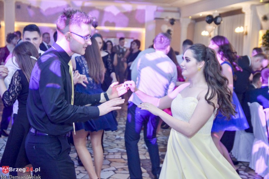 Studniówki 2017: Bal maturalny Zespołu Szkół Zawodowych nr 1 w Brzegu [fotogaleria]