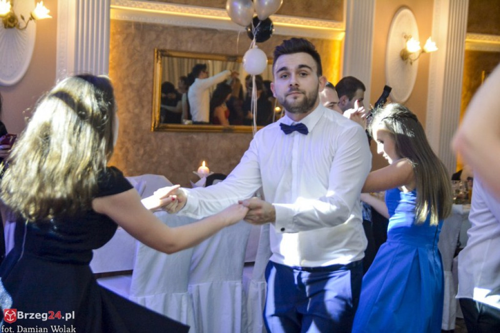 Studniówki 2017: Bal maturalny Zespołu Szkół Zawodowych nr 1 w Brzegu [fotogaleria]