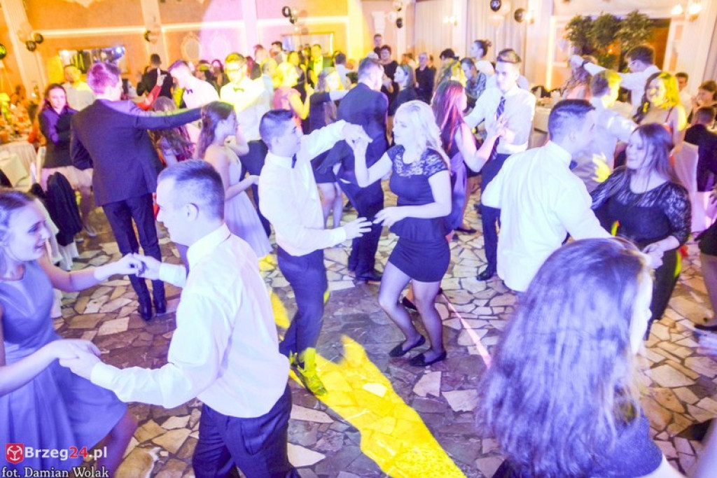 Studniówki 2017: Bal maturalny Zespołu Szkół Zawodowych nr 1 w Brzegu [fotogaleria]