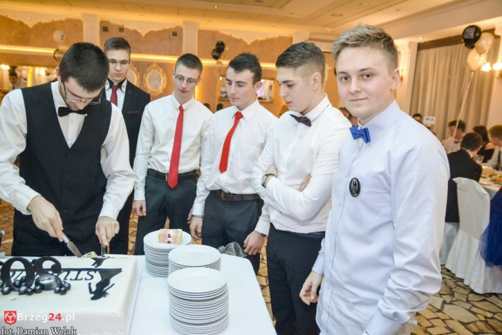 Studniówki 2017: Bal maturalny Zespołu Szkół Zawodowych nr 1 w Brzegu [fotogaleria]