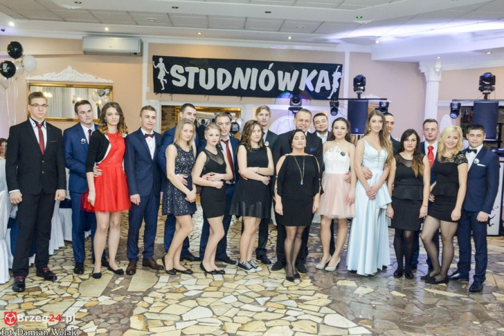 Studniówki 2017: Bal maturalny Zespołu Szkół Zawodowych nr 1 w Brzegu [fotogaleria]