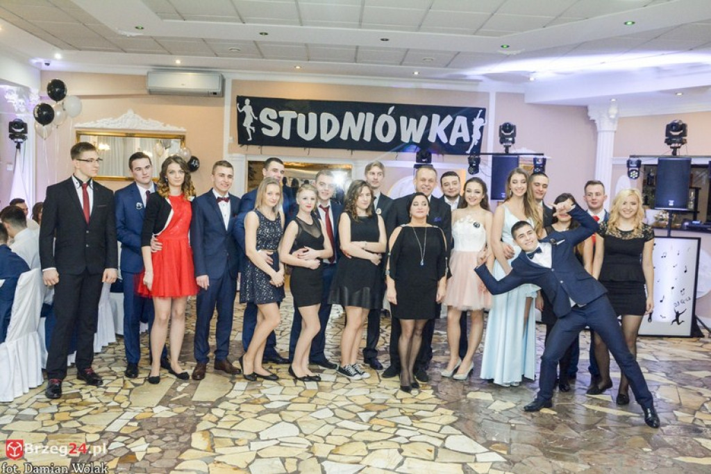 Studniówki 2017: Bal maturalny Zespołu Szkół Zawodowych nr 1 w Brzegu [fotogaleria]