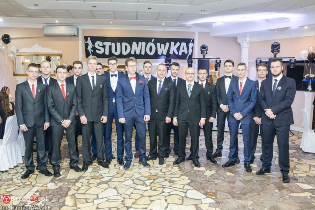 Studniówki 2017: Bal maturalny Zespołu Szkół Zawodowych nr 1 w Brzegu [fotogaleria]