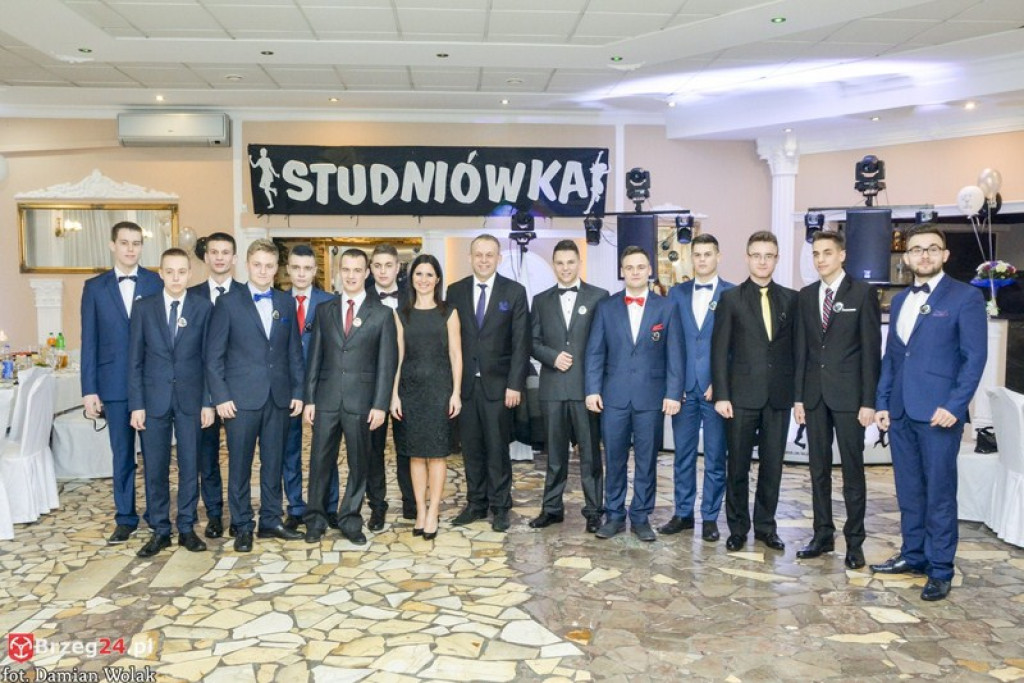 Studniówki 2017: Bal maturalny Zespołu Szkół Zawodowych nr 1 w Brzegu [fotogaleria]