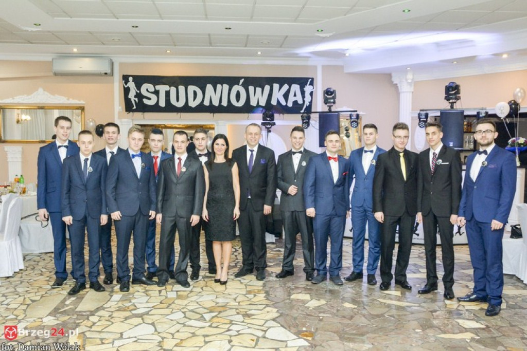 Studniówki 2017: Bal maturalny Zespołu Szkół Zawodowych nr 1 w Brzegu [fotogaleria]