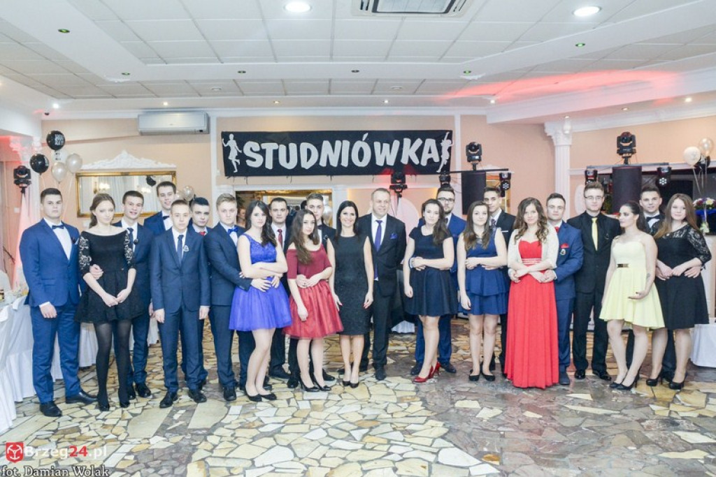 Studniówki 2017: Bal maturalny Zespołu Szkół Zawodowych nr 1 w Brzegu [fotogaleria]