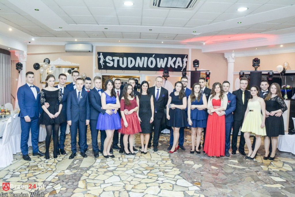 Studniówki 2017: Bal maturalny Zespołu Szkół Zawodowych nr 1 w Brzegu [fotogaleria]