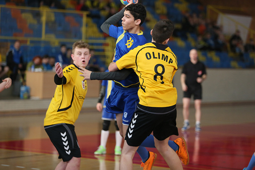 Młodzi szczypiorniści z Grodkowa w środku stawki