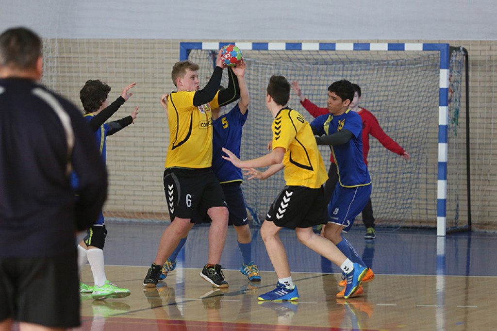 Młodzi szczypiorniści z Grodkowa w środku stawki