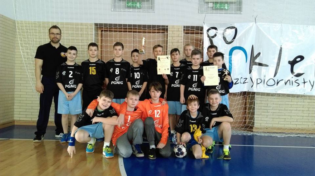 Młodzi szczypiorniści z Grodkowa w środku stawki