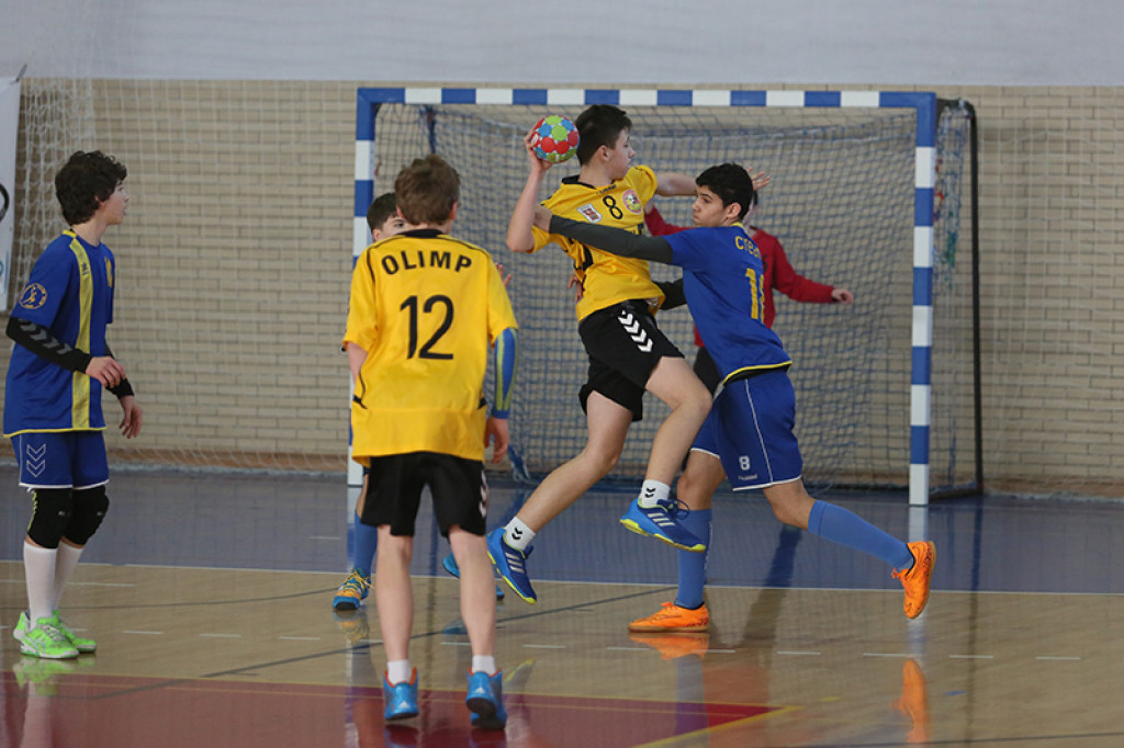 Młodzi szczypiorniści z Grodkowa w środku stawki