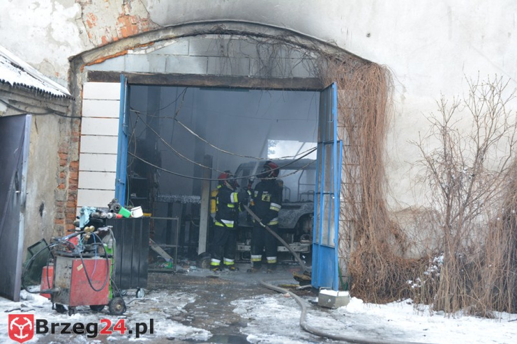 Pożar warsztatu w Goli Grodkowskiej. Straty mogą być bardzo duże
