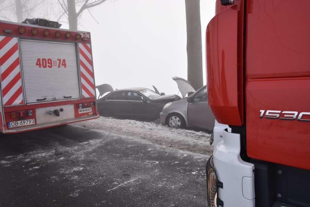 Cztery osobówki i autobus zderzyły się pod Mąkoszycami