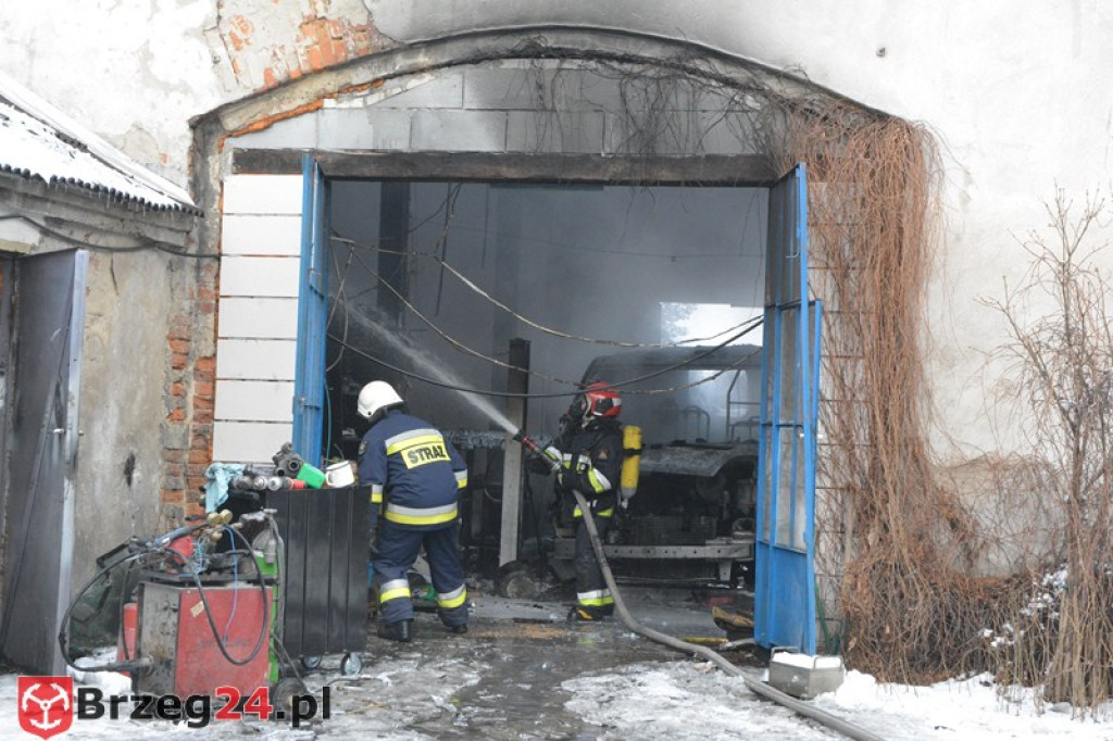 Pożar warsztatu w Goli Grodkowskiej. Straty mogą być bardzo duże