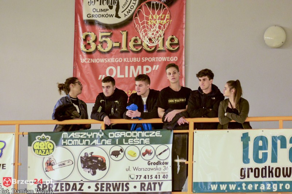 Olimp nokautuje rywali. Dobry mecz w wykonaniu Olimpijczyków.