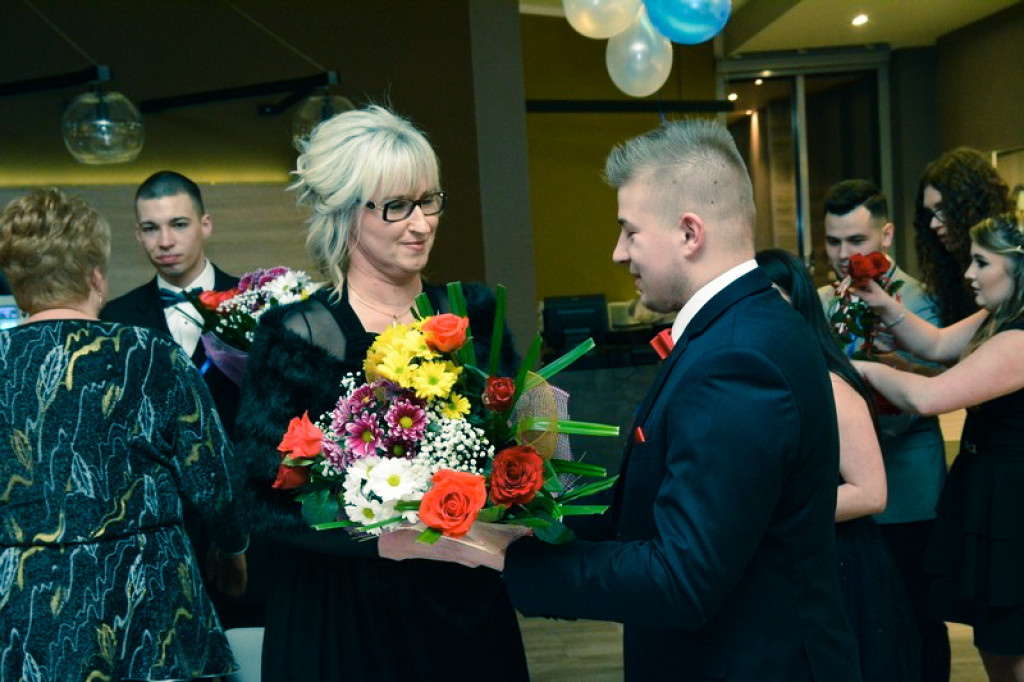 Studniówka Zespołu Szkół Budowlanych w Brzegu [fotogaleria]