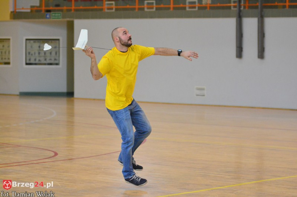 Halowe zawody modelarskie w kategorii F1N w Grodkowie [zdjęcia, wideo]