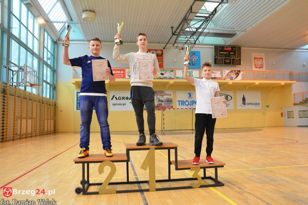 Halowe zawody modelarskie w kategorii F1N w Grodkowie [zdjęcia, wideo]