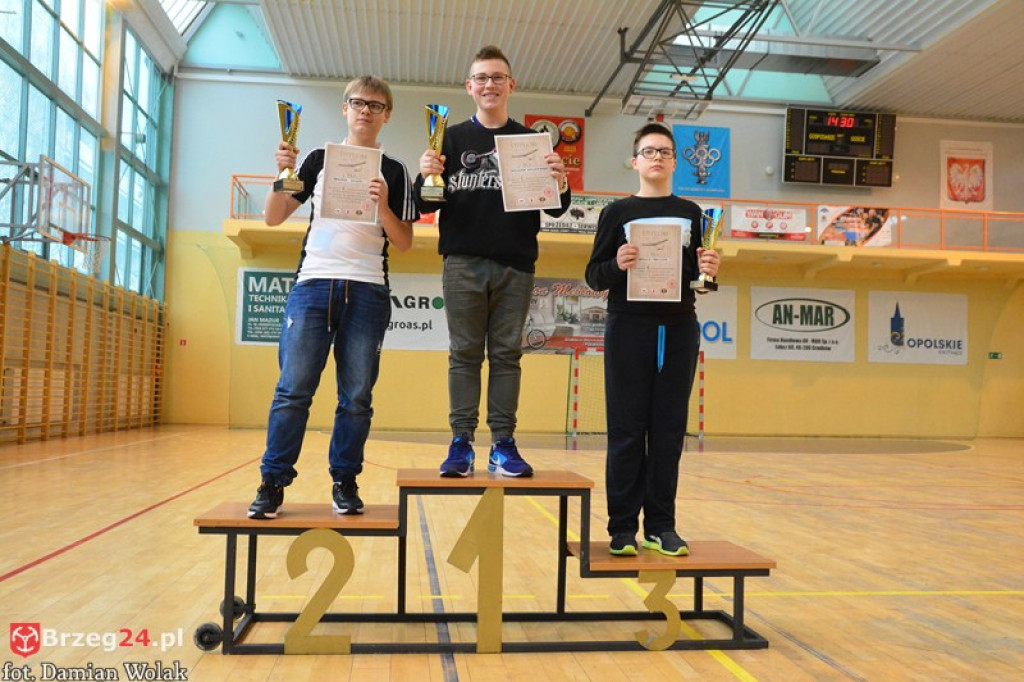 Halowe zawody modelarskie w kategorii F1N w Grodkowie [zdjęcia, wideo]