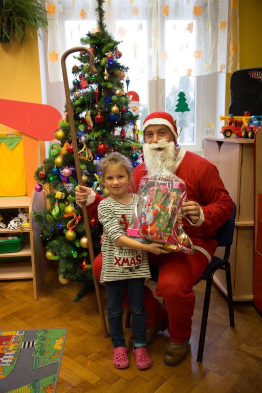 Przedszkolaki bawią się wspaniale, jak co roku w karnawale
