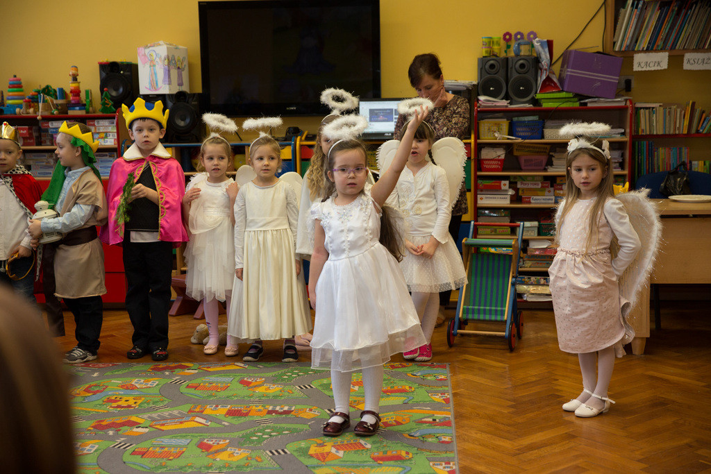 Przedszkolaki bawią się wspaniale, jak co roku w karnawale