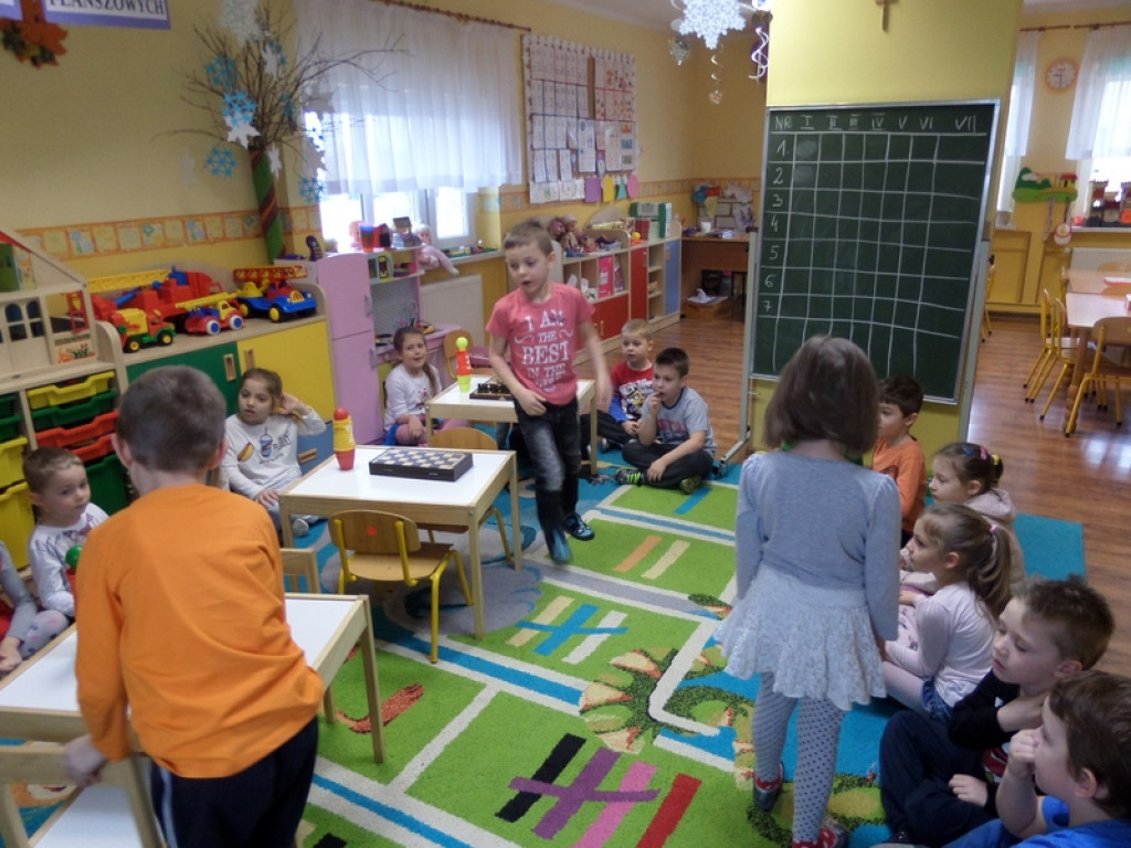 DZIEŃ GIER PLANSZOWYCH W PRZEDSZKOLU PUBLICZNYM NR 3 W BRZEGU