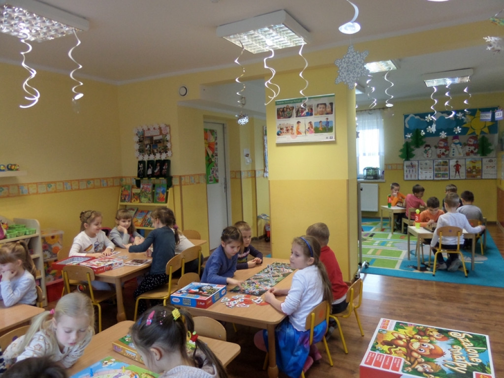 DZIEŃ GIER PLANSZOWYCH W PRZEDSZKOLU PUBLICZNYM NR 3 W BRZEGU