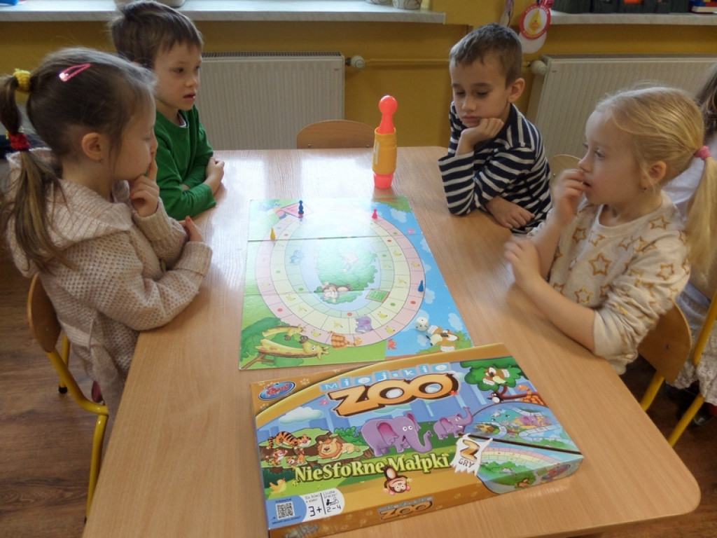 DZIEŃ GIER PLANSZOWYCH W PRZEDSZKOLU PUBLICZNYM NR 3 W BRZEGU