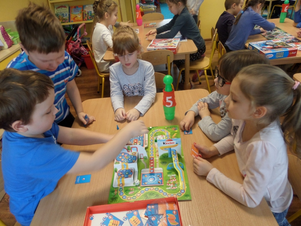 DZIEŃ GIER PLANSZOWYCH W PRZEDSZKOLU PUBLICZNYM NR 3 W BRZEGU