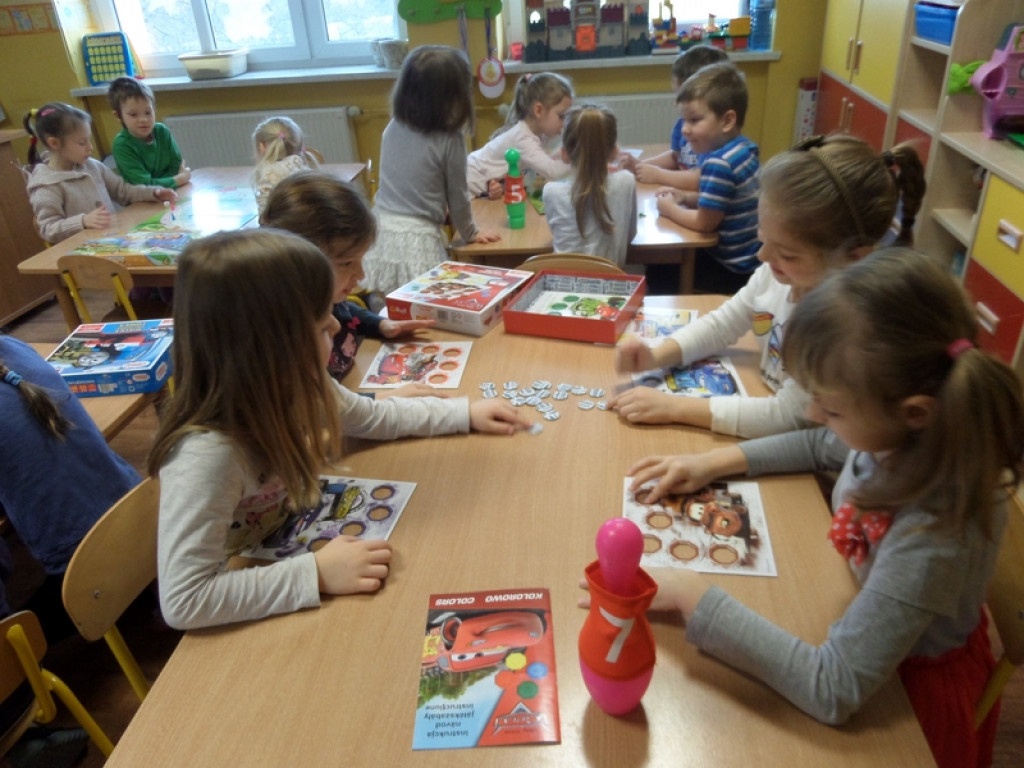 DZIEŃ GIER PLANSZOWYCH W PRZEDSZKOLU PUBLICZNYM NR 3 W BRZEGU