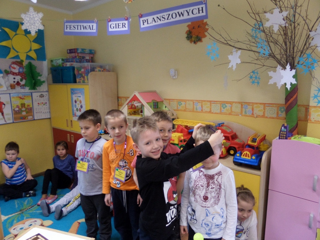 DZIEŃ GIER PLANSZOWYCH W PRZEDSZKOLU PUBLICZNYM NR 3 W BRZEGU