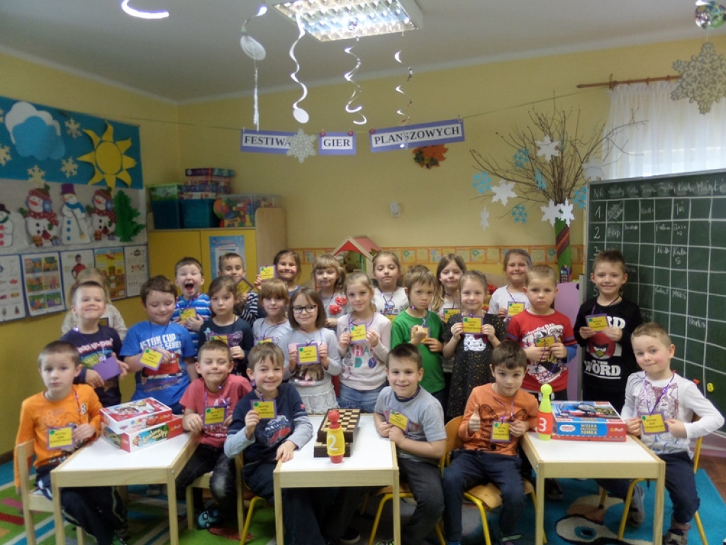 DZIEŃ GIER PLANSZOWYCH W PRZEDSZKOLU PUBLICZNYM NR 3 W BRZEGU