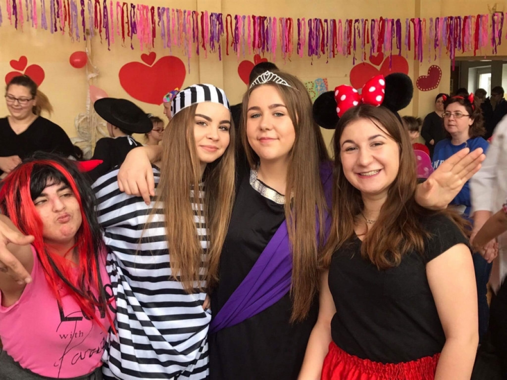 Wolontariusze z I LO w Brzegu - Integracyjny bal karnawałowy PCK