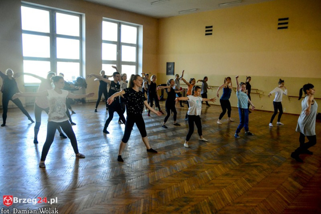 Wybitni instruktorzy tańca odwiedzili Brzeskie Centrum Kultury. 