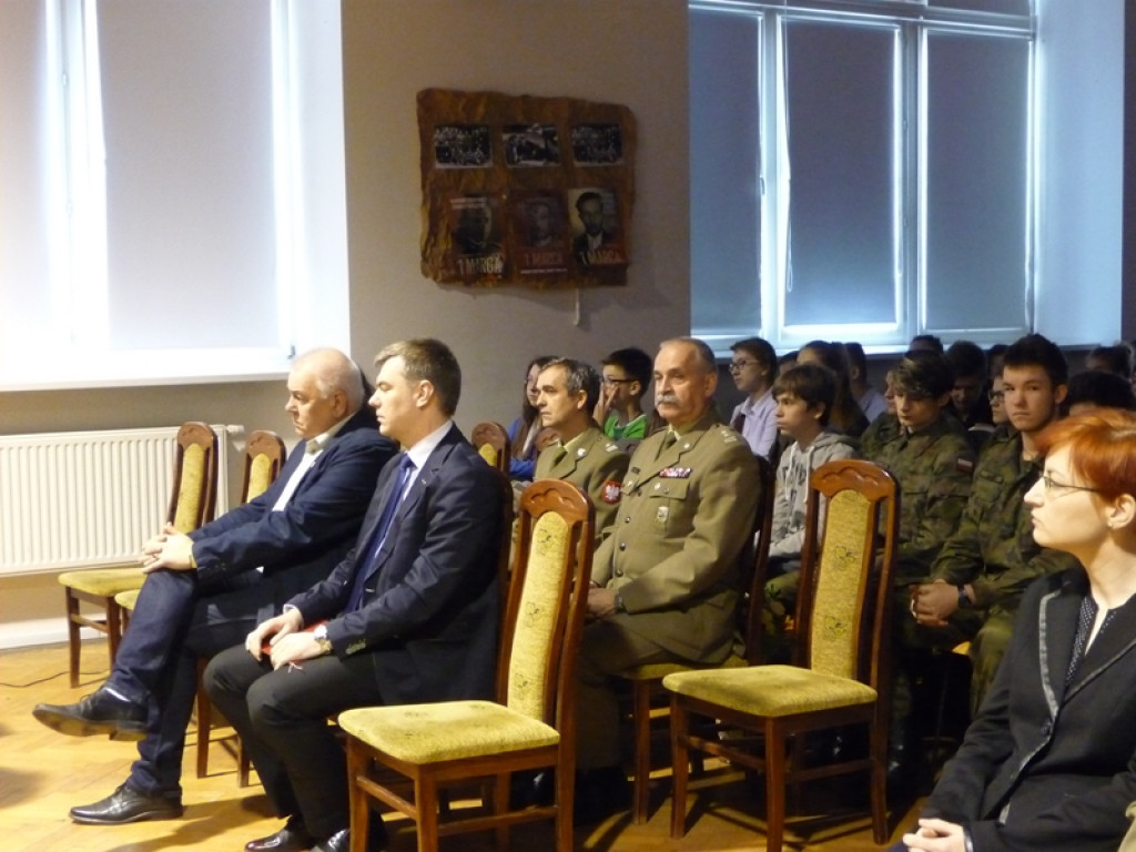 Młodzi patrioci w hołdzie Żołnierzom Wyklętym