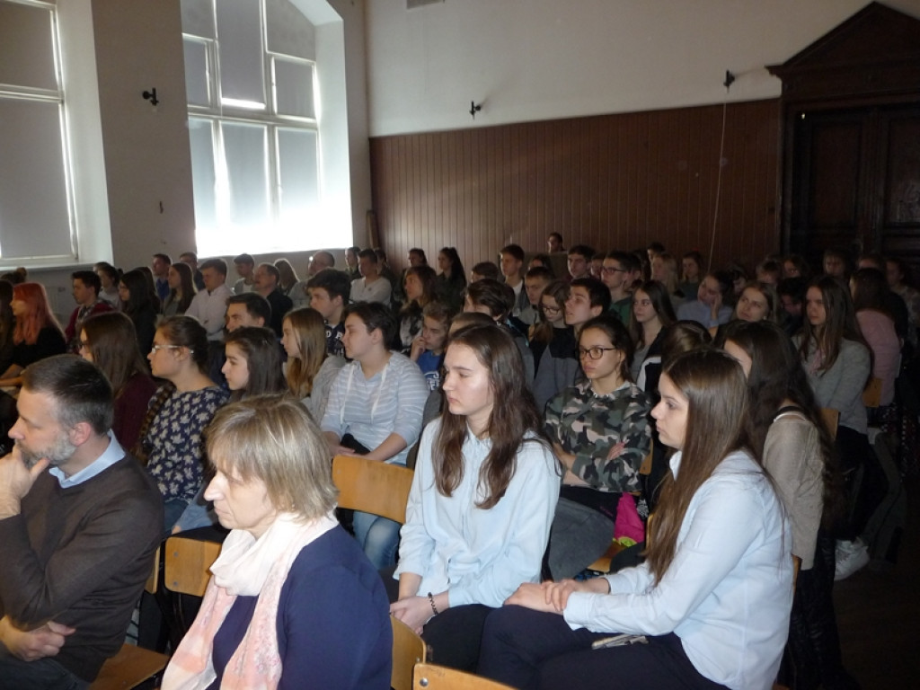 Młodzi patrioci w hołdzie Żołnierzom Wyklętym