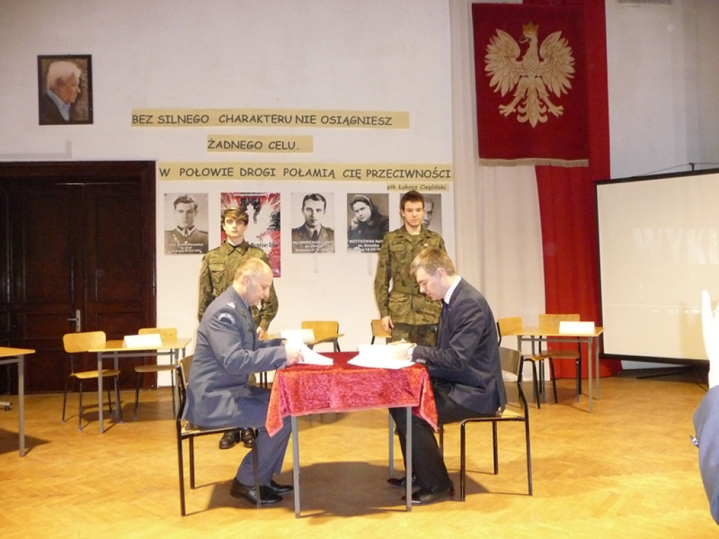 Młodzi patrioci w hołdzie Żołnierzom Wyklętym