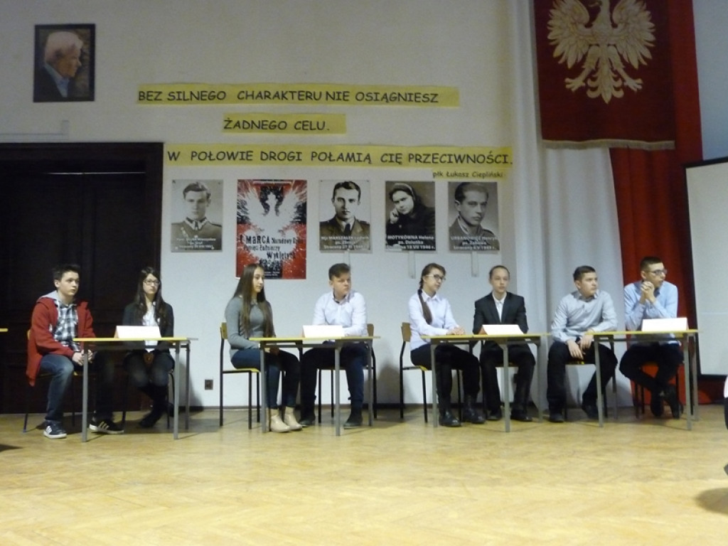 Młodzi patrioci w hołdzie Żołnierzom Wyklętym